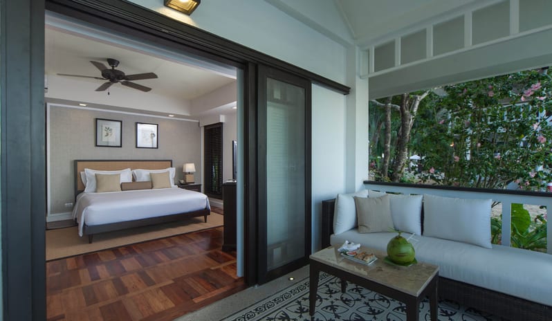 EL NIDO LAGEN ISLAND - BEACHFRONT COTTAGE VERANDA